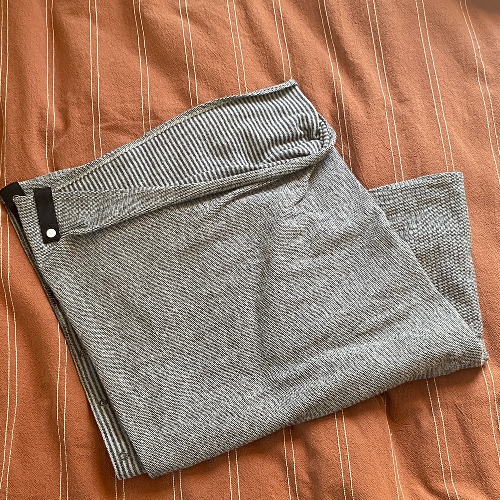Lululemon Vinyasa Gray Striped Shawl/Scarf with Snaps